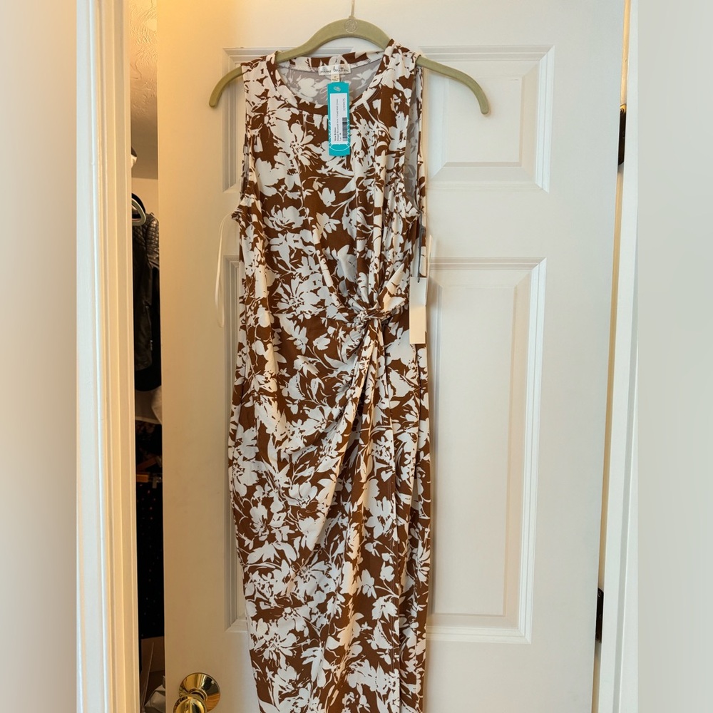Nine Britton Midi brown and white floral dress. Very flattering fit. Tags On.